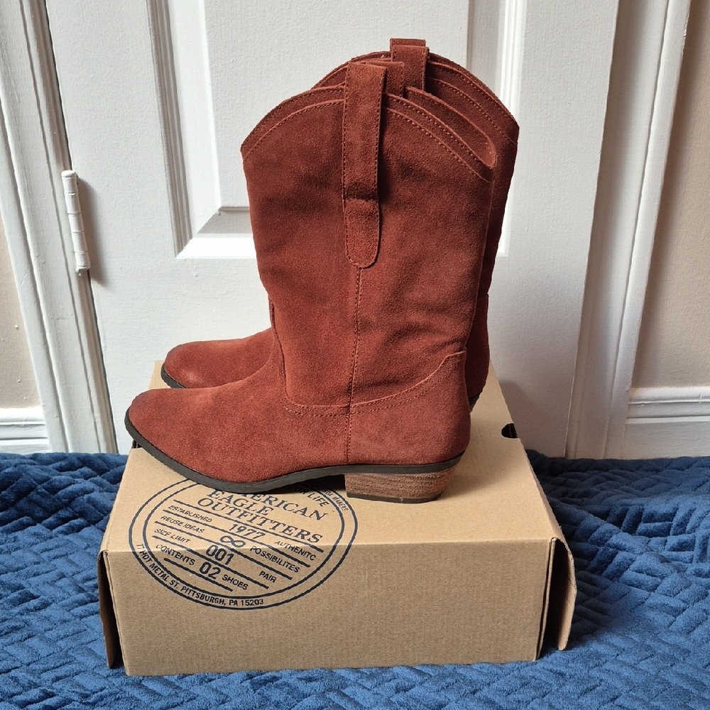 Suede Rust Coloured Cowboy Boots From American Eagle Size 9, New In Box!